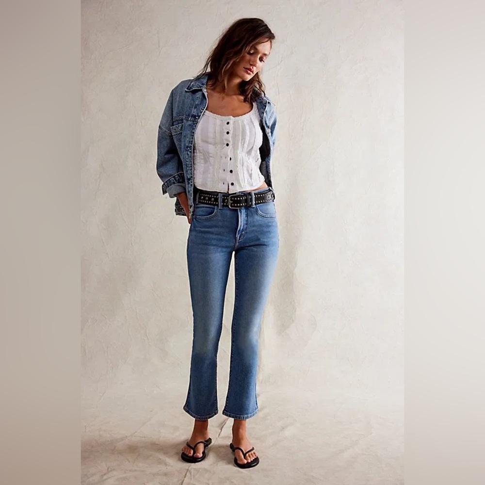 NWT Free People “We The Free” Low Maintenance Mid-Rise Crop Boot Jeans (Size 25)